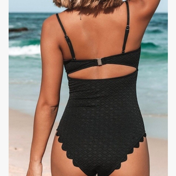 NWT Cupshe Black Textured Scallop Edge One Piece Swimsuit - Picture 3 of 16